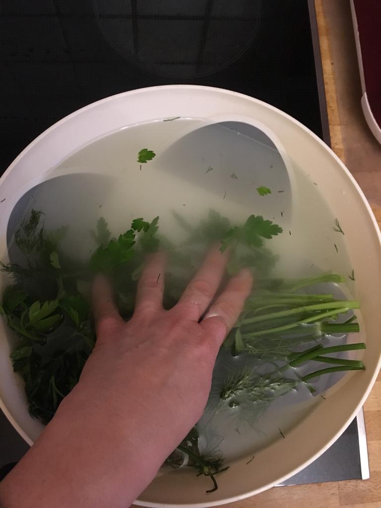 Мыть овощи Канген водой